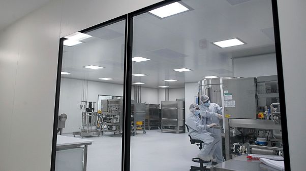 Az Oxfordi Egyetem és az AstraZeneca közös védőoltásának fejlesztése egy argentín laboratóriumban Az Oxfordi Egyetem és az AstraZeneca közös védőoltásának fejlesztése egy argentín laboratóriumban