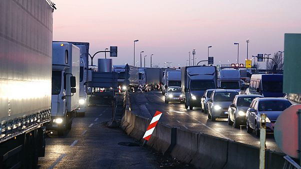 A hegyeshalmi határátkelőhely márciusban A hegyeshalmi határátkelőhely márciusban