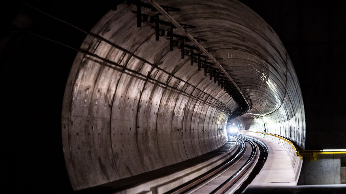 Un train circulant dans l'un des "tubes" du tunnel du Ceneri photographié le 2 septembre 2020