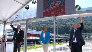 Suíça completa ligação ferroviária através dos Alpes