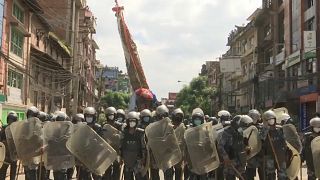 Nepal'de Covid-19 önlemleri protesto edildi