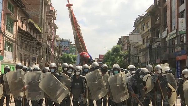 Nepal'de Covid-19 önlemleri protesto edildi Nepal'de Covid-19 önlemleri protesto edildi