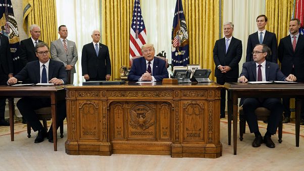 Kosova Başbakanı Avdullah Hoti, Sırbistan Cumhurbaşkanı Aleksandar Vucic ve ABD Başkanı Donald Trump Kosova Başbakanı Avdullah Hoti, Sırbistan Cumhurbaşkanı Aleksandar Vucic ve ABD Başkanı Donald Trump