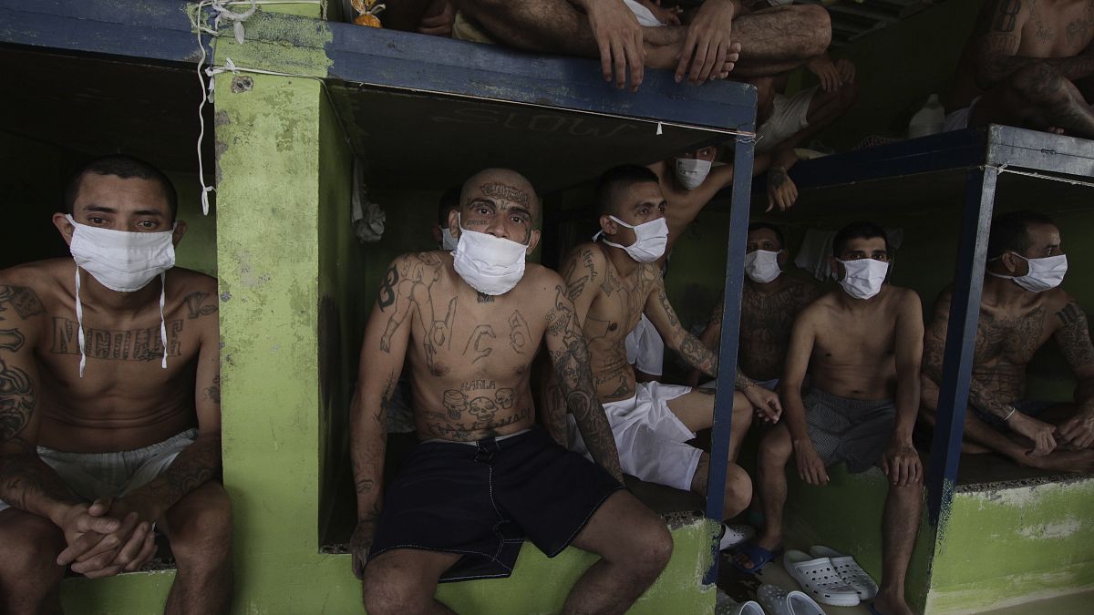 El Salvador niega cualquier trato de favor con los pandilleros encarcelados