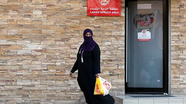 السعودية نيوز | 
    "السفور والانفتاح الشديد".. توظيف امرأة سعودية بشروط يثير جدلاً في تويتر
