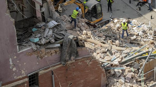 Beyrut'ta arama kurtama operasyonu Beyrut'ta arama kurtama operasyonu