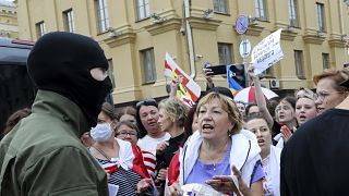 هزاران زن و دختر روز شنبه ۵ سپتامبر و بدنبال دستگیری دانشجویان در مینسک تظاهرات کردند