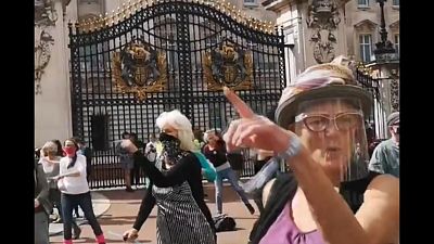 "Stayin' Alive" : l'hymne des militants écologistes à Londres