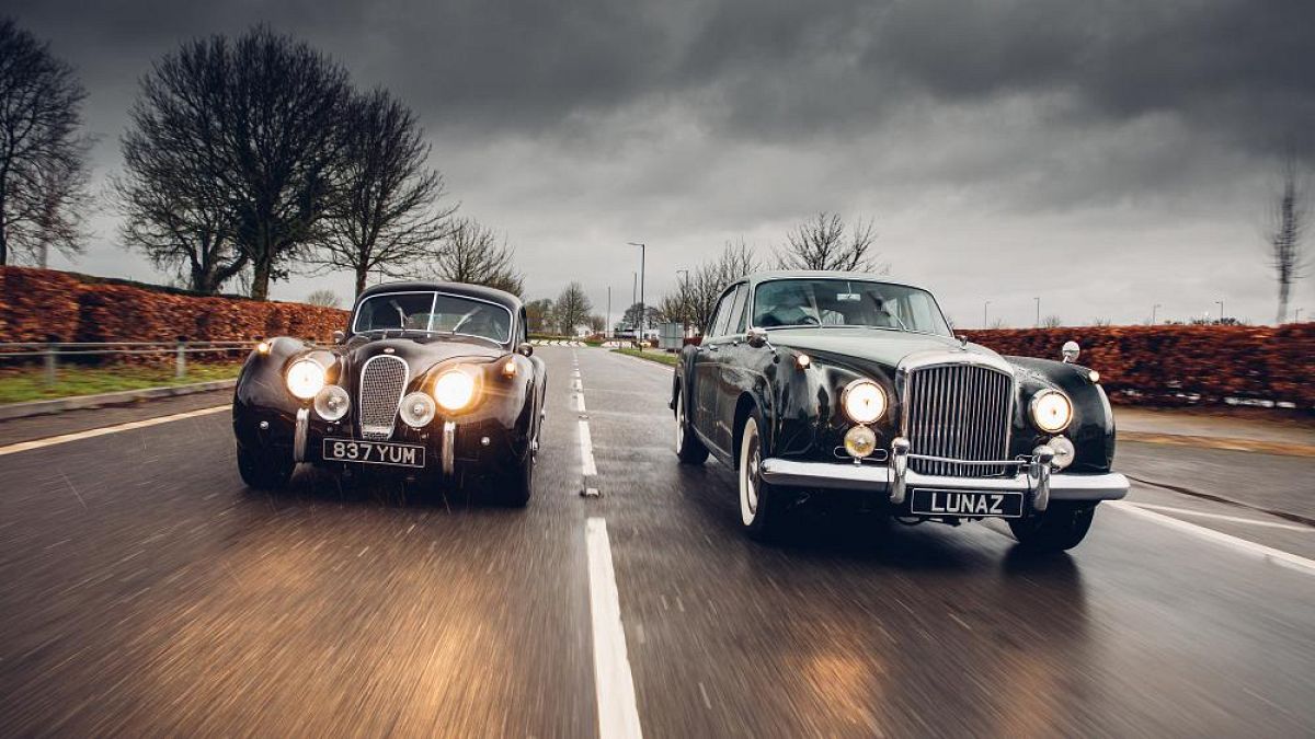Restore edilmiş Jaguar ve Bentley marka otomobiller