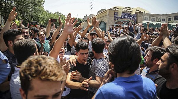 İran 2018'de yaşanan ekonomik kriz sırasında protestolara sahne oldu İran 2018'de yaşanan ekonomik kriz sırasında protestolara sahne oldu