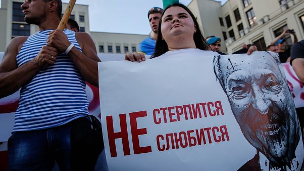 Manifestação em Minsk junta 100 mil pessoas Manifestação em Minsk junta 100 mil pessoas