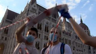 Βουδαπέστη: Ανθρώπινη αλυσίδα κατά του Ορμπαν