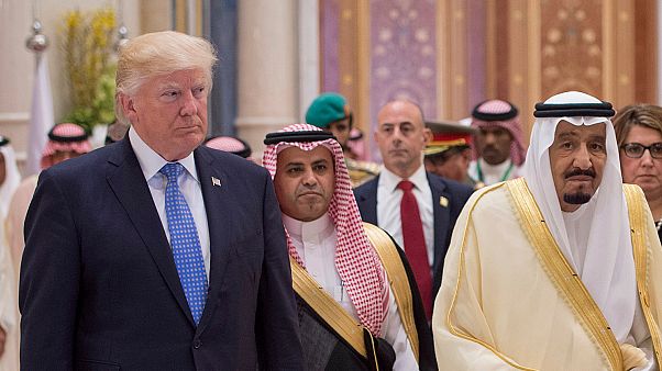 السعودية نيوز | 
    الملك السعودي يدعو في اتصال مع ترامب لحل "عادل" للنزاع الفلسطيني الإسرائيلي
