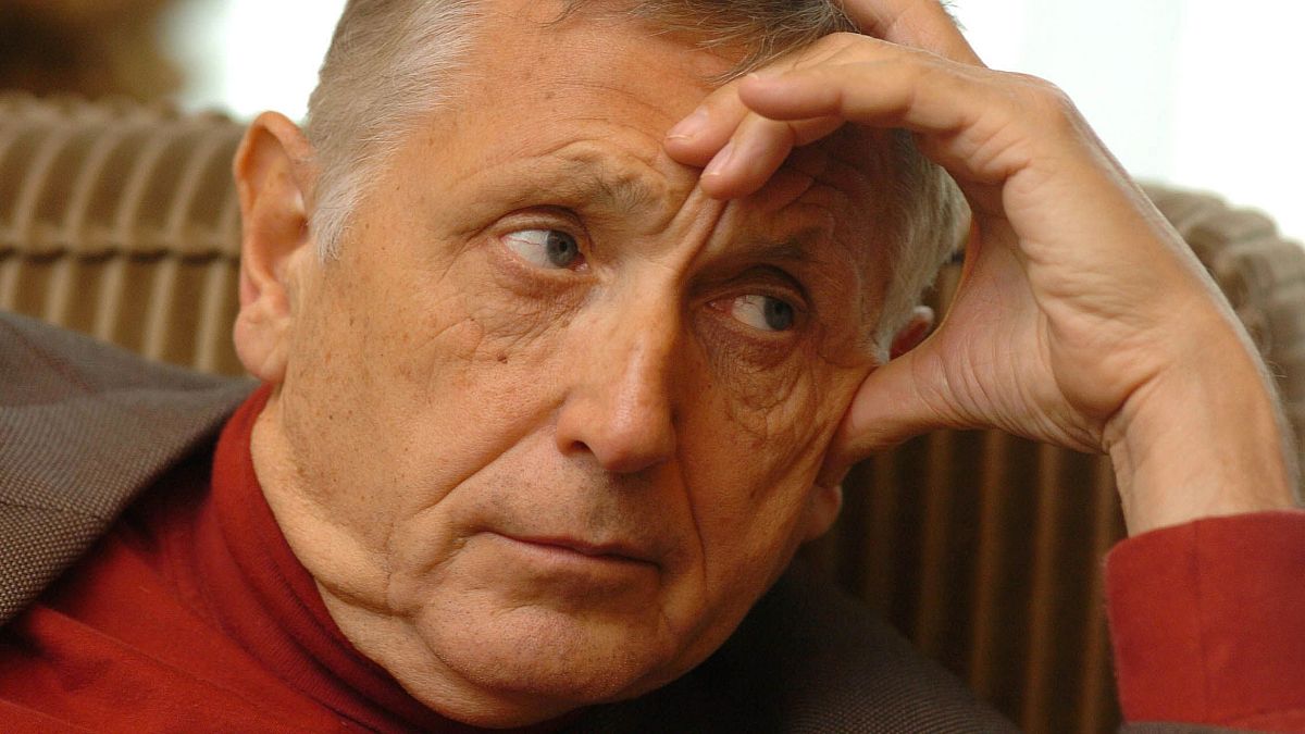 Классик чешской "новой волны" Иржи Менцель умер в возрасте 82 лет.