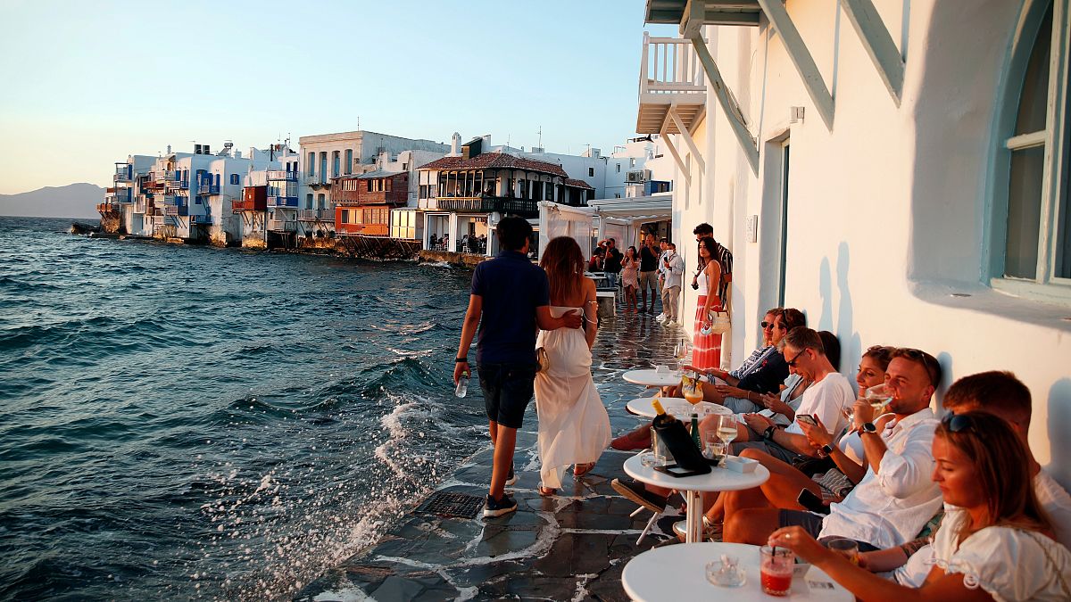 Turisták a görögországi Míkonoszon