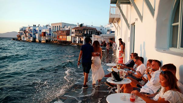 Turisták a görögországi Míkonoszon Turisták a görögországi Míkonoszon