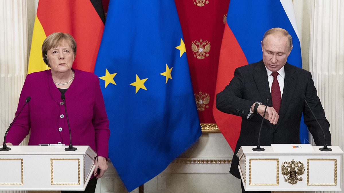 المستشارة الالمانية أنغيلا ميركل والرئيس الروسي فلاديمير بوتين