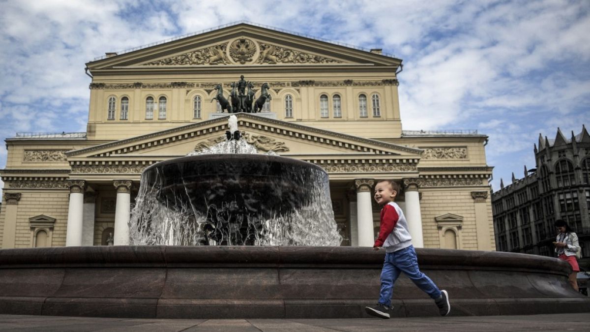 عودة الحياة إلى مسرح البولشوي في روسيا بعد أشهر من الإغلاق بسبب وباء كورونا 