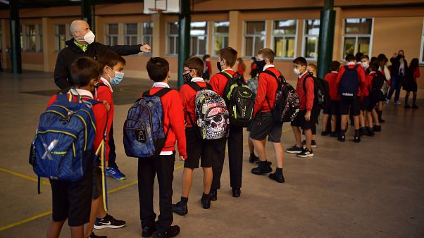 Entrada de los alumnos al colegio Luis Amigó en Navarra Entrada de los alumnos al colegio Luis Amigó en Navarra