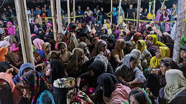 Endonezya'nın Açe eyaletinde kurtarılan 297 Arakanlı Müslüman'ın 7 aydır denizde olduğu tespit edildi Endonezya'nın Açe eyaletinde kurtarılan 297 Arakanlı Müslüman'ın 7 aydır denizde olduğu tespit edildi