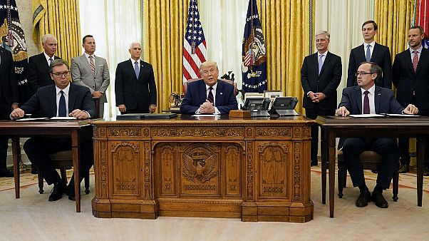 Kosova Başbakanı Avdullah Hoti, Sırbistan Cumhurbaşkanı Aleksandar Vucic ve ABD Başkanı Donald Trump Kosova Başbakanı Avdullah Hoti, Sırbistan Cumhurbaşkanı Aleksandar Vucic ve ABD Başkanı Donald Trump