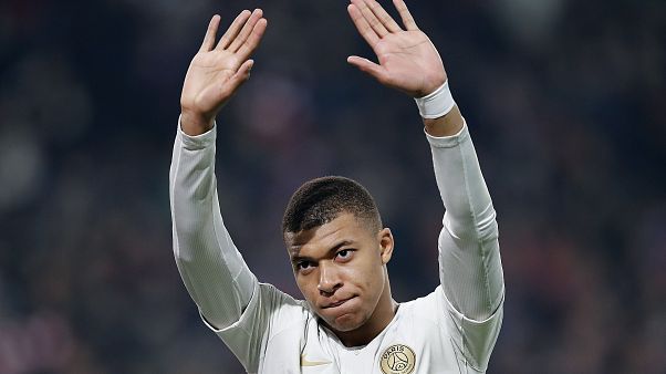 Kylian Mbappé ist positiv auf das Coronavirus getestet worden und fällt für das Kroatien-Spiel Dienstagabend aus Kylian Mbappé ist positiv auf das Coronavirus getestet worden und fällt für das Kroatien-Spiel Dienstagabend aus