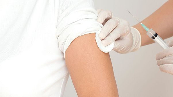 تزریق واکسن تزریق واکسن