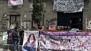 Fachada de la Comisión Nacional de Derechos Humanos, ocupada por familiares de víctimas de la violencia en México