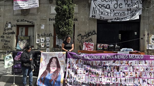 Fachada de la Comisión Nacional de Derechos Humanos, ocupada por familiares de víctimas de la violencia en México Fachada de la Comisión Nacional de Derechos Humanos, ocupada por familiares de víctimas de la violencia en México