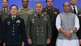 واجتمع وزيرا دفاع الهند والصين الجمعة في موسكو في أول اتصال مباشر رفيع المستوى بين الجانبين منذ بدء المواجهة