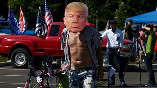 Trumpot támogató motoros-autós parádé Oregon Cityben