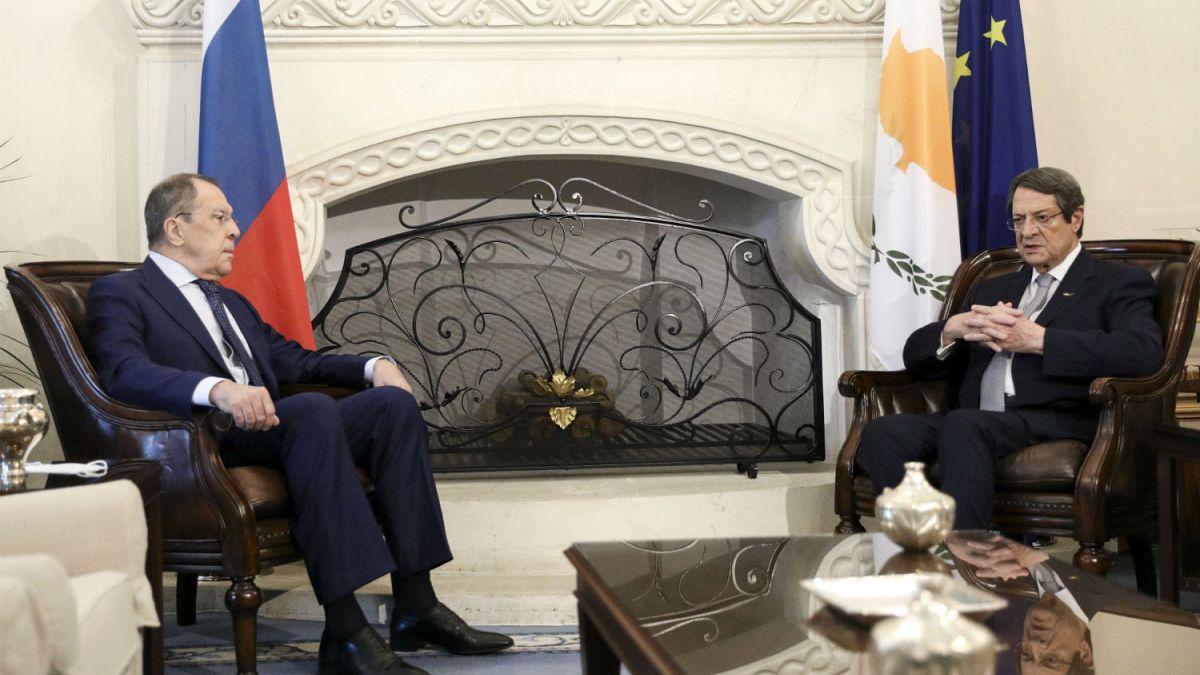 Rusya Dışişleri Bakanı Sergey Lavrov, Lefkoşa'da Güney Kıbrıs Cumhurbaşkanı Nikos Anastasiadis'le bir araya geldi