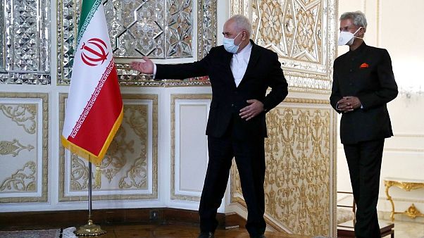 وزیر خارجه هند به دیدار وزیر خارجه ایران رفت وزیر خارجه هند به دیدار وزیر خارجه ایران رفت