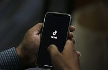 تطبيق تيك توك على الهاتف الذكي في إسلام أباد  باكستان.