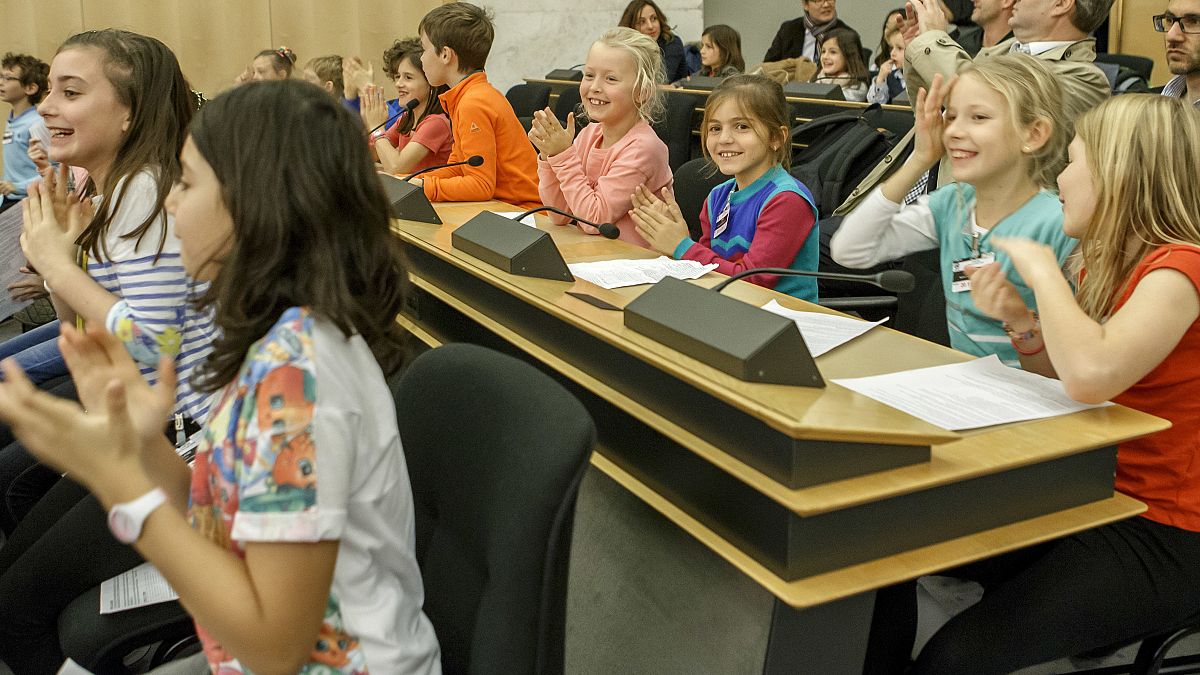 عرض "كيدز يونايتد" خلال اليوم العالمي للطفل لليونيسف، في المقر الأوروبي للأمم المتحدة في جنيف. 