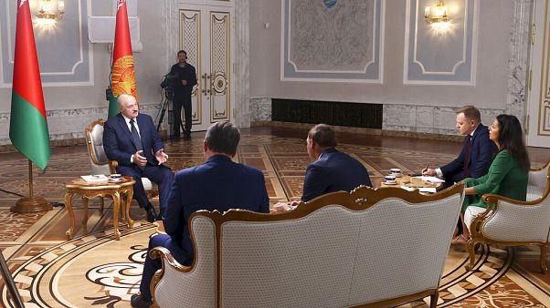 Alexander Lukashenko durante a entrevista a jornalistas russos Alexander Lukashenko durante a entrevista a jornalistas russos