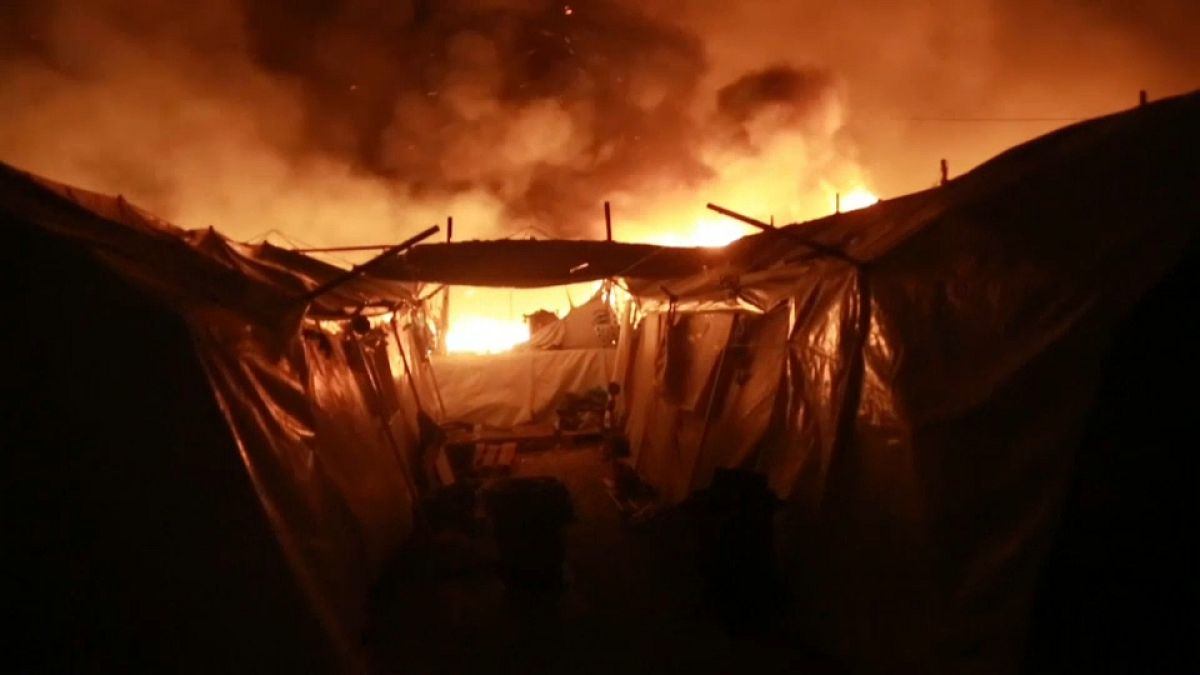Campo de refugiados de Moria em chamas