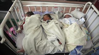مواليد جدد من الأطفال في مستشفى في العاصمة الأفغانية كابل. 2020/05/13