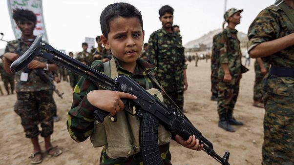 BM raporuna göre Yemen'de zorla savaştırılan çocukların yaşı 7'ye kadar düştü. BM raporuna göre Yemen'de zorla savaştırılan çocukların yaşı 7'ye kadar düştü.