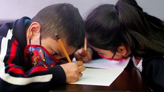 Gyerekek tanulnak Mexikóvárosban