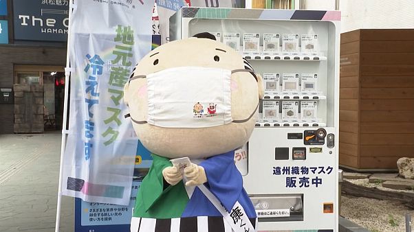 Japan: Masken aus dem Automaten Japan: Masken aus dem Automaten