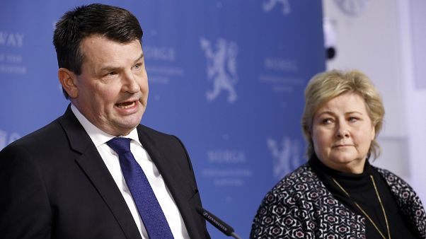Norveç eski Adalet Bakanı Tor Mikkel Wara ve Laila Bertheussen Norveç eski Adalet Bakanı Tor Mikkel Wara ve Laila Bertheussen