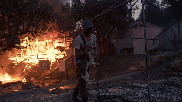 Governo grego suspeita de "mão criminosa" no incêndio de Moria Governo grego suspeita de "mão criminosa" no incêndio de Moria