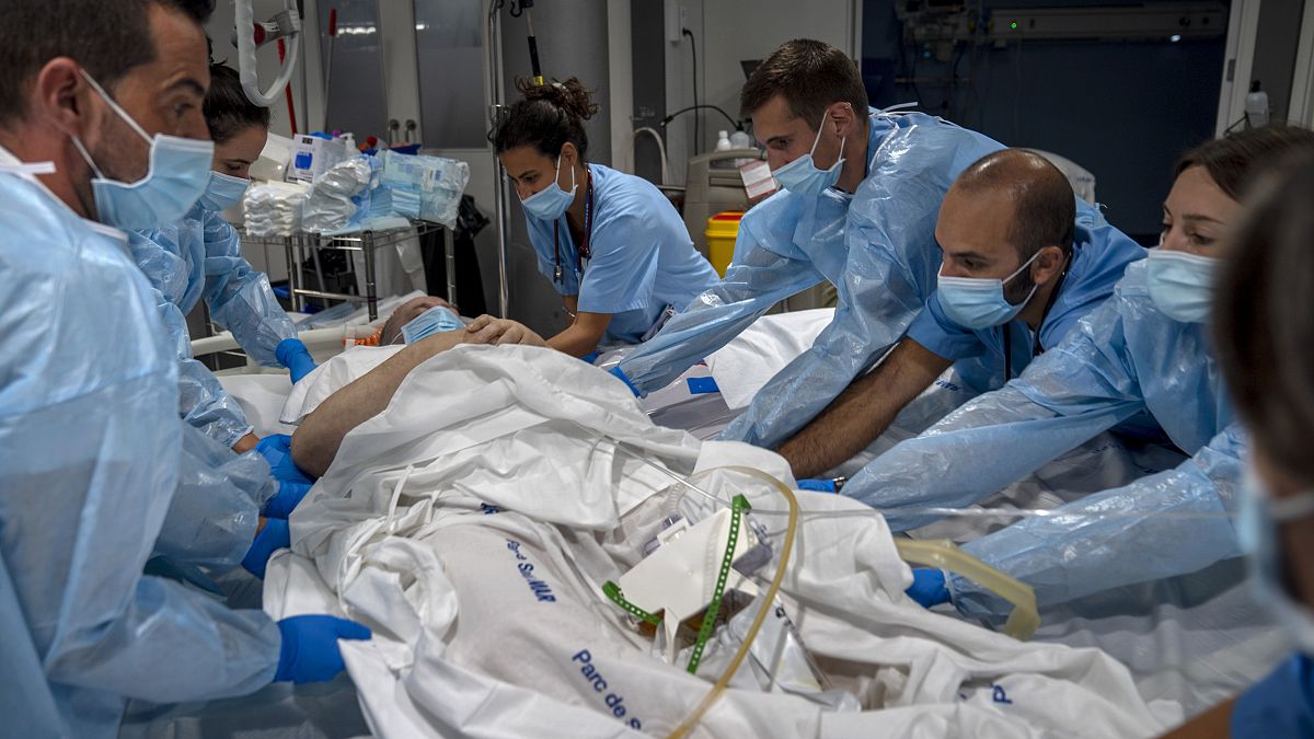 وحدة العناية المركزة في "مستشفى ديل مار" في برشلونة في إسبانيا