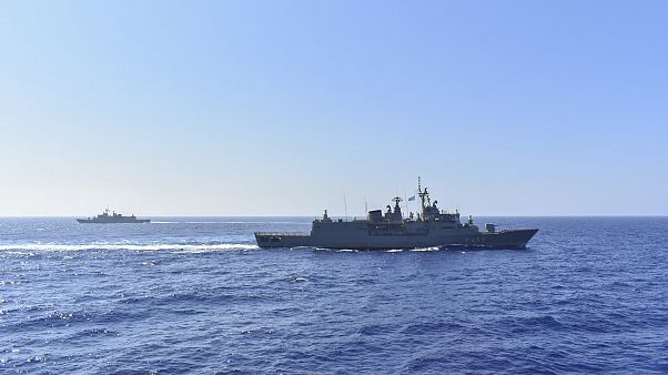 Griechische Kriegsschiffe im Mittelmeer Griechische Kriegsschiffe im Mittelmeer
