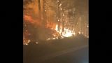Oregon, lo spettacolare video di un automobilista in mezzo al fuoco