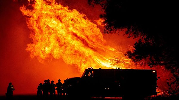 Pompiers lutant contre les flammes à Oroville, en Californie, le 9 septembre 2020 Pompiers lutant contre les flammes à Oroville, en Californie, le 9 septembre 2020