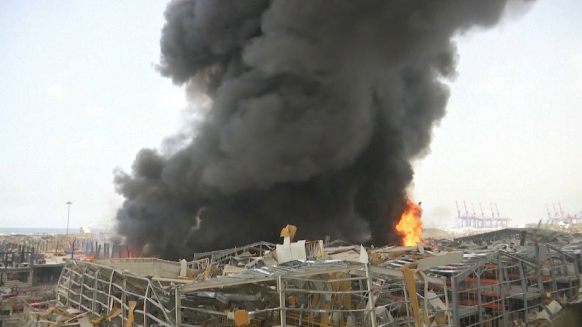 اندلاع حريق مهول في مرفأ بيروت