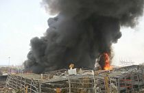 Beyrut'ta patlamanın meydana geldiği limanda bulunan hangarda yangın çıktı