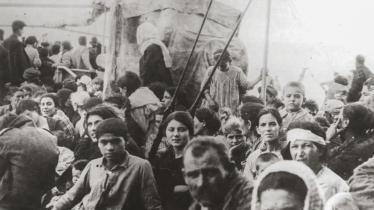 Greek refugees fleeing Asia Minor.